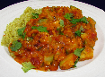 Curry met rode linzen en courgette en quinoa