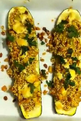 Gevulde courgettes met quinoa. Quinoa is en zeer verantwoorde vervanger voor rijst.