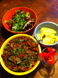 Pittige vegetarische chili met quacomole, paprika en sla. Een gezonde variant op chili con carne.