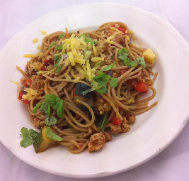 VZL-proof: Spaghetti van boekweit met tomatensaus met kipgehakt en lekker veel groente
